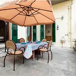 Garden Apartment In Florence